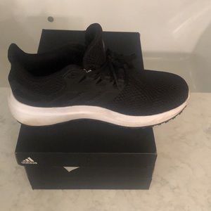 Adidas ultima show. Worn 2x excellent condition!